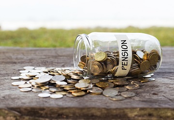 Latest figures from HMRC have revealed that 360,000 people withdrew from their defined contribution pensions throughout October, November and December 2020 which is a 10% increase on the same period last year.